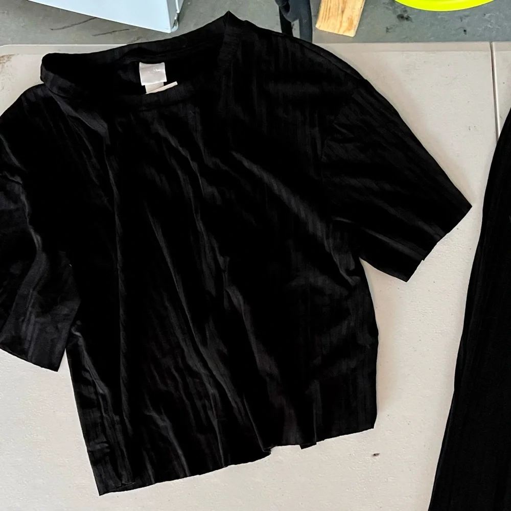 NWOT! Black Ribbed Set - Picture 2 of 5